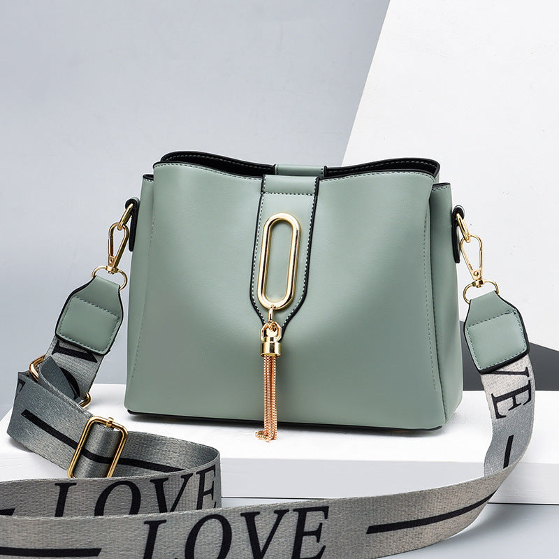 Casual Trend Women’s Small Shoulder Bag – Simple & Stylish Handbag